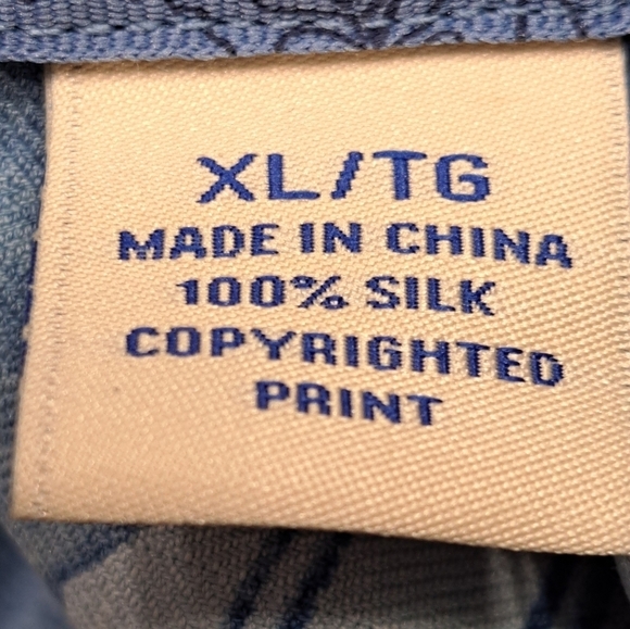 Tommy Bahama Blue & White Patterned 100% Silk Shirt   Size XL - Picture 10 of 10